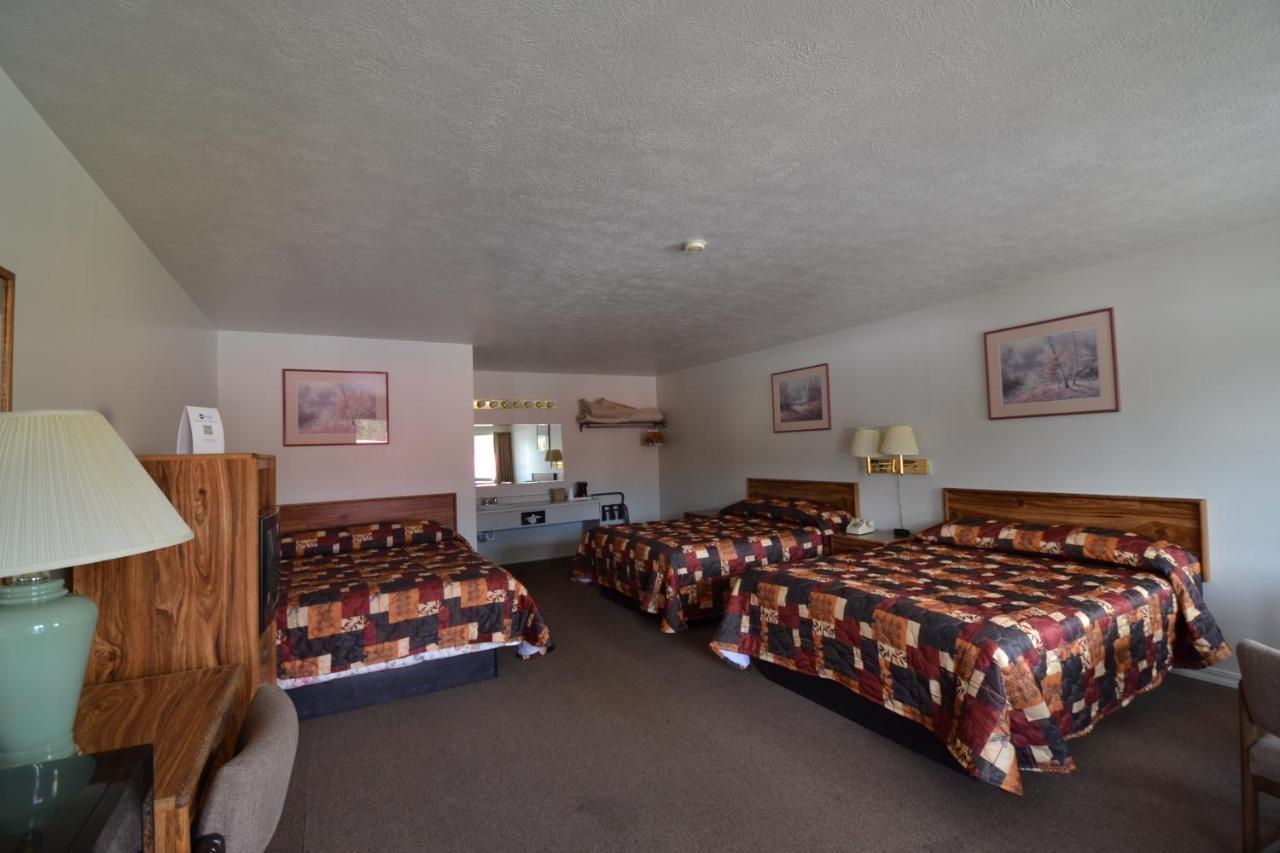 Motel Dude & Roundup West Yellowstone Exterior foto